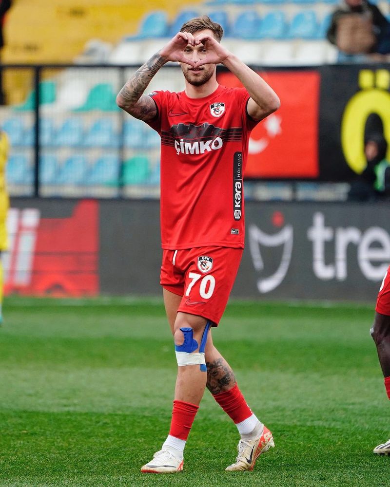 Denis Drăguș și-a trecut în cont „dubla” în partida cu Istanbulspor. denis dragus gaziantep