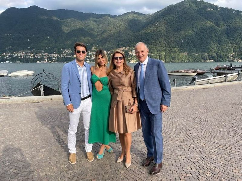 Mihaela Geoană, Mircea Geoană și fiica lor alături de soțul ei