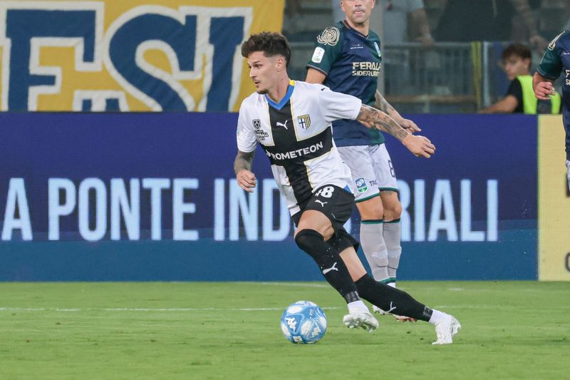 Dennis Man, fotbalist legitimat la Parma