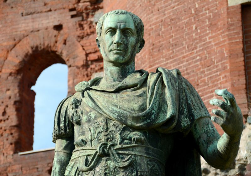 Statuie Iulius Cezar