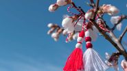 martisor agățat în copac 