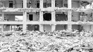 clădire după cutremur