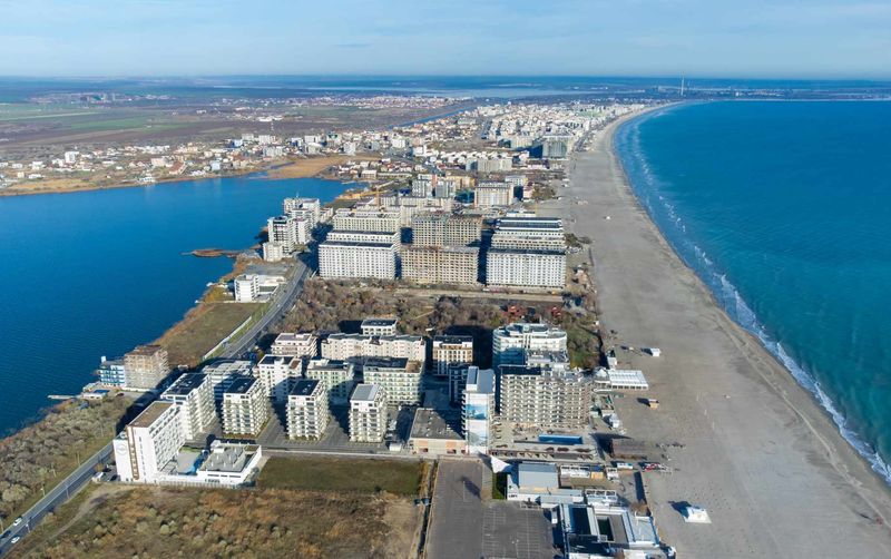clădiri la mare