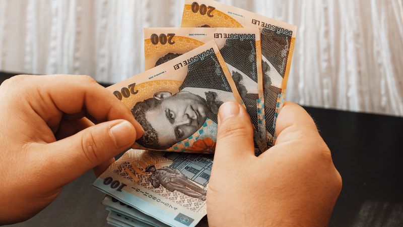 T&acirc;năr, numără bani