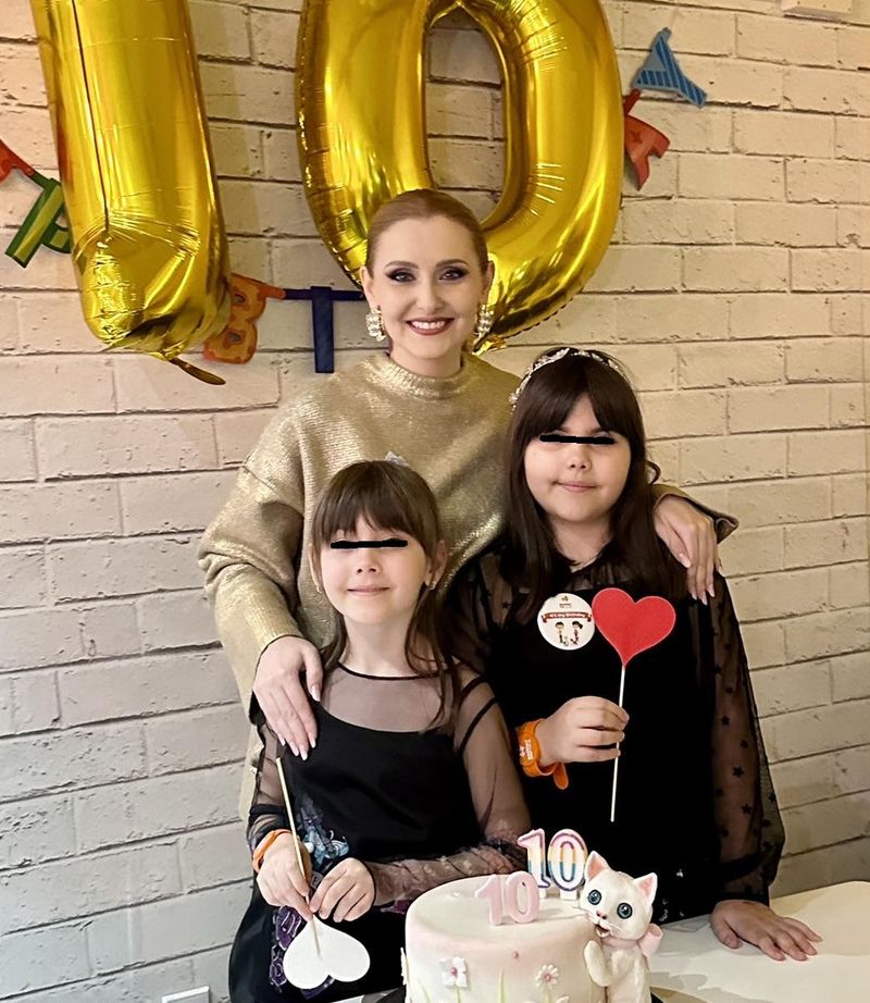 Alina Sorescu și fiicele sale