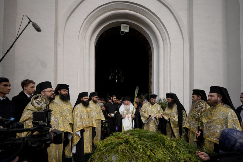 Preoți, procesiune de Florii în București