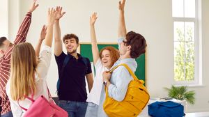 Elevi de liceu, în sala de clasa