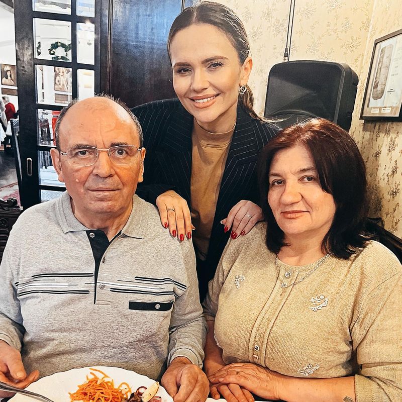 Cristina Șișcanu părinți