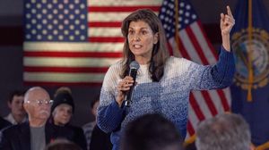 Nikki Haley, în timpul unui discurs   nikki haley, cine este nikki haley, nikki haley discurs