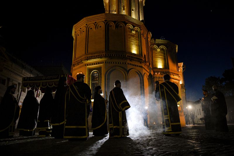 Slujbă în Vinerea Mare, Biserică din București