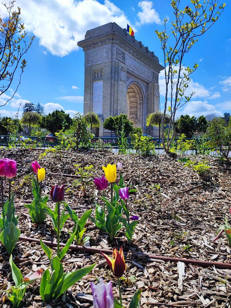 arcul de triumf, 10 obiective de vizitat gratis in bucuresti, locuri frumoase bucuresti 
