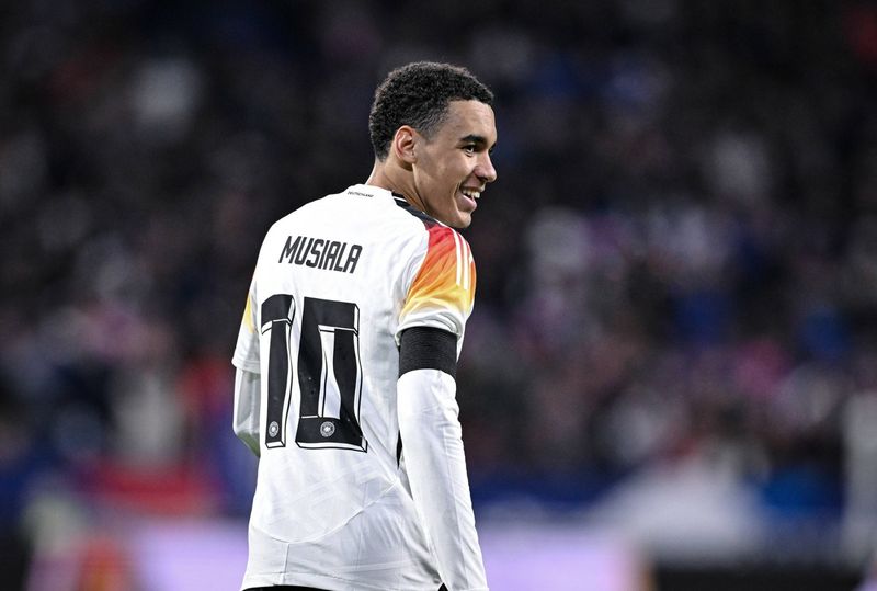 Jamal Musiala, fotbalist legitimat la Bayern Munchen