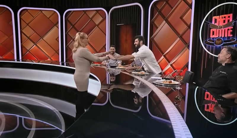 Lăcrămioara Pintilie primețte cuțitul de aur de la Chef Richard Abou Zaki