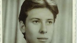 Recunoști vedeta din imagine?! Este unul dintre cei mai cunoscuți și îndrăgiți prezentatori TV de la noi din țară