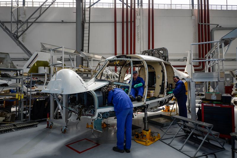 lucrator din aeroport