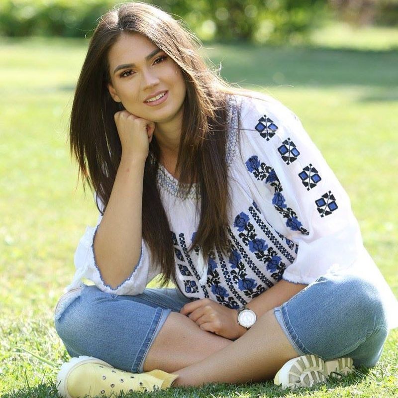 Fiica Marius Lăcătuș