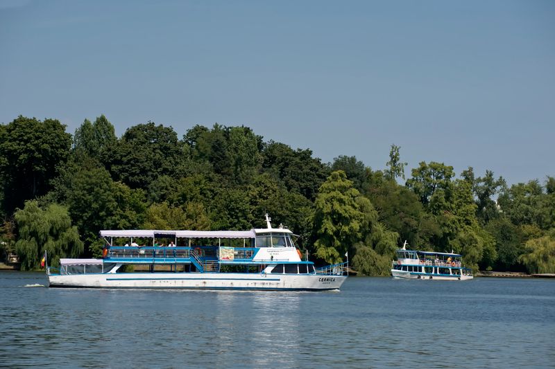Vapor pe lacul Herăstrău