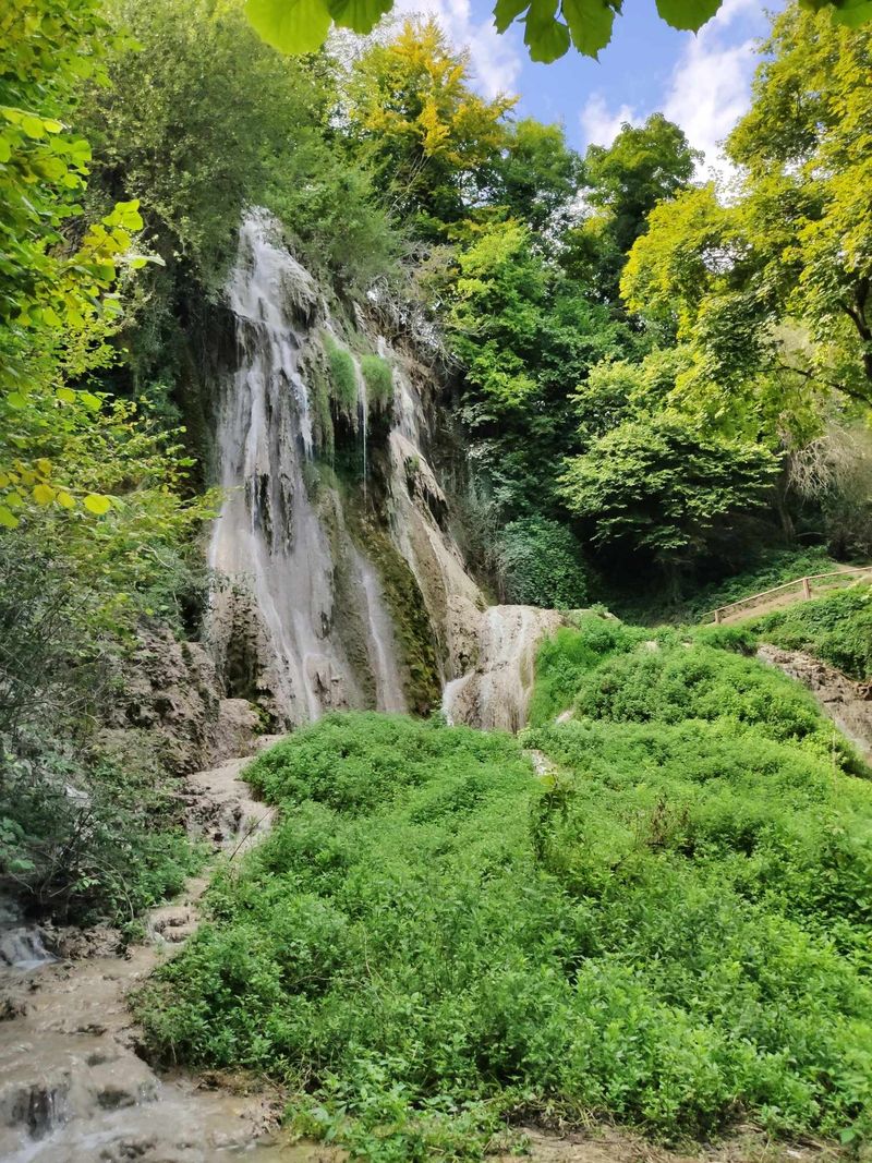 cascada clocota, obiective turistice romania, traseu de weekend romania 