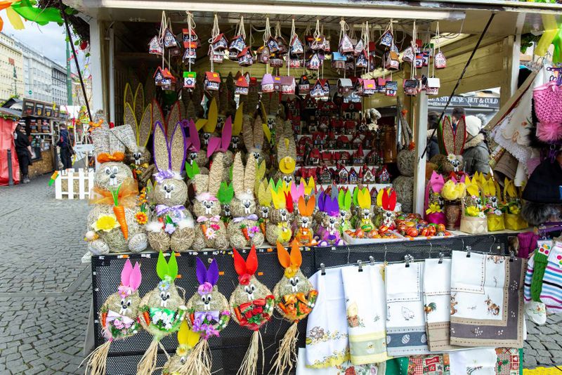 Decorațiuni de Paște, la un t&acirc;rg tradițional