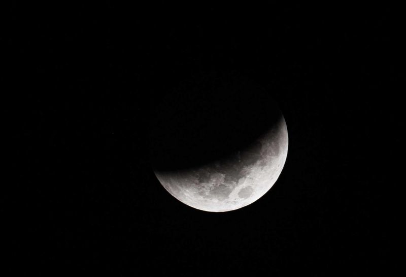 Eclipsă parțială de lună