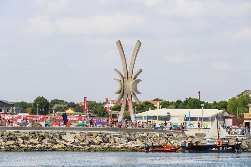 Stațiunea Costinești, Obelisc