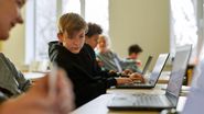 Elevi la ora de informatică