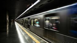 Trafic blocat în stația Obor! Un călător a căzut pe șinele de metrou. Este vorba despre o posibilă tentativă de suicid