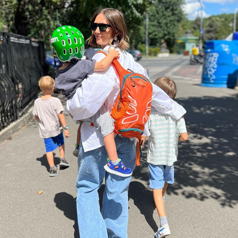 Adela Popescu, alături de copiii săi Adela Popescu, alături de copiii săi