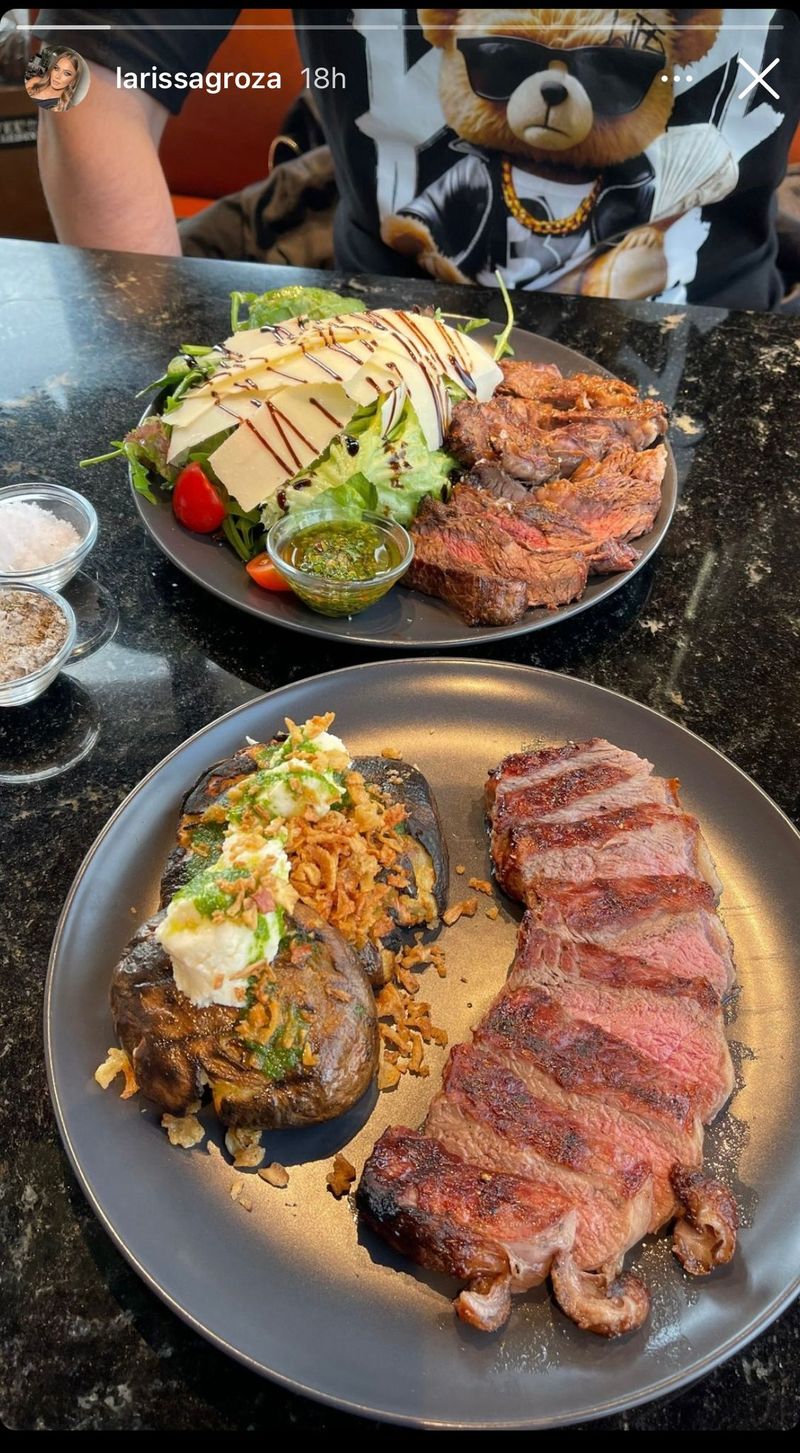 Fotografia cu care Larisa și-a pus pe g&acirc;nduri fanii 