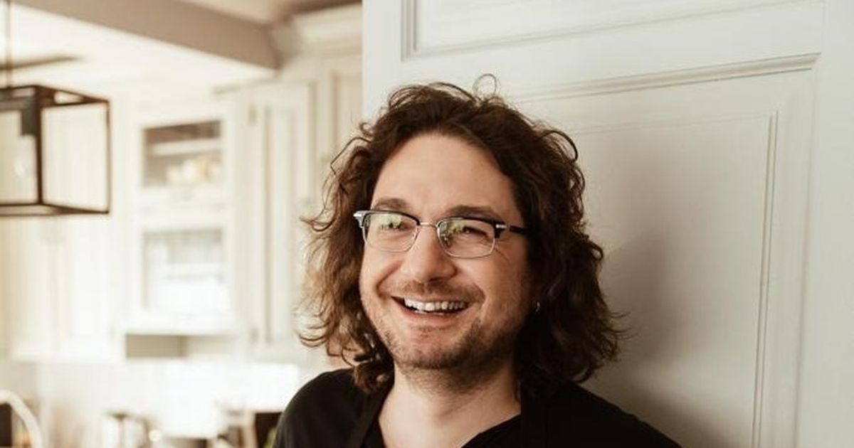 „Îmi era dor de liniștea asta” După o perioadă extrem de dificilă, Florin Dumitrescu a găsit puterea să zâmbească din nou! Chef-ul și-a anunțat fanii că urmează o nouă etapă importantă: „Ne așteaptă o nouă eră” „Îmi era dor de liniștea asta” După o perioadă extrem de dificilă, Florin Dumitrescu a găsit puterea să zâmbească din nou! Chef-ul și-a anunțat fanii că urmează o nouă etapă importantă: „Ne așteaptă o nouă eră”