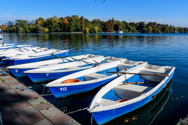 Bărci, lacul Herăstrău, București