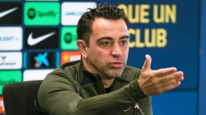 Xavi Hernandez susținând o conferință de presă  Xavi Hernandez, tehnicianul celor de la FC Barcelona