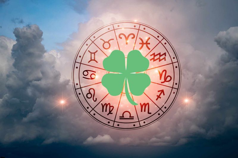 Horoscop cu un trifoi cu patru foi în mijloc