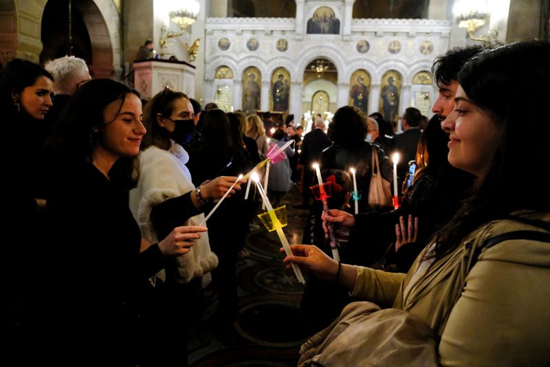 lumina sfanta, oameni care iau lumina