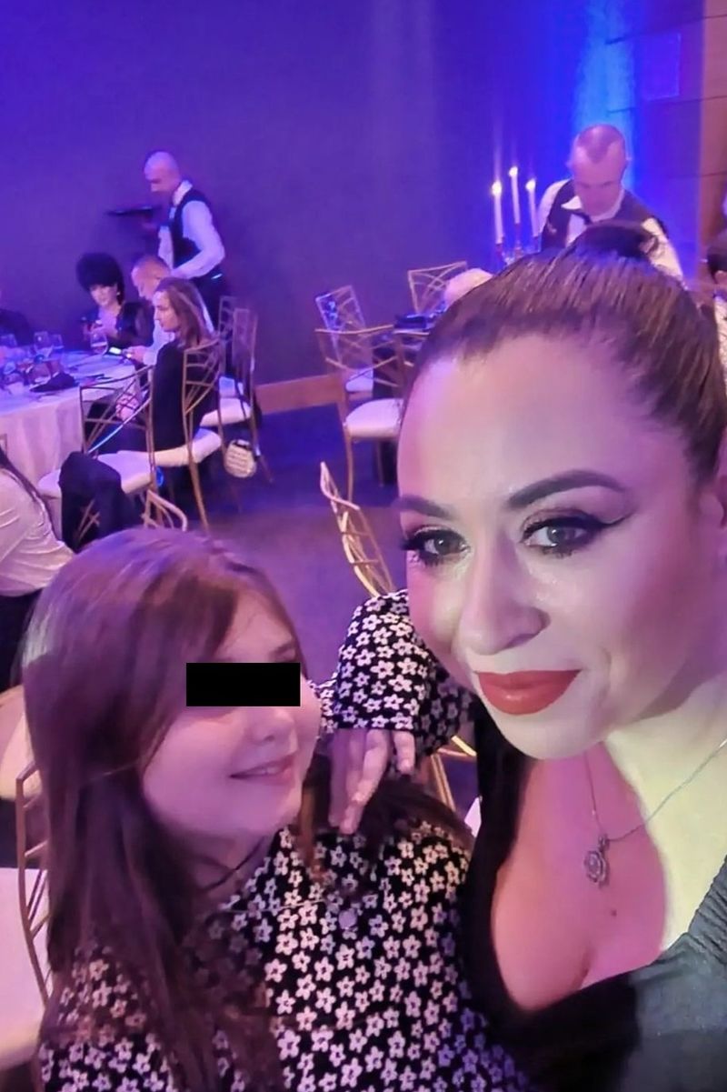 Oana Roman și fiica sa, Isabela oana roman fiica