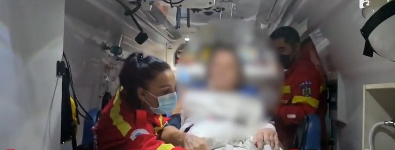Florin Piersic în ambulanță, în drum spre Institutul de Boli Infecțioase „Matei Balș” din București 