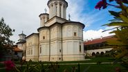 Biserica Sfinții Împărați Constantin și Elena, Mănăstirea Horezu