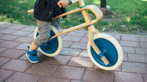 Pedalând spre independență: cum stimulează bicicletele fără pedale dezvoltarea copiilor