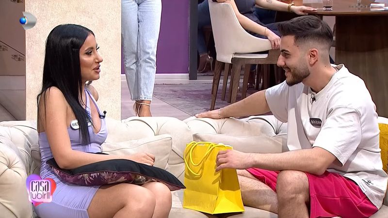 Bogdan i-a oferit un cadou Rebeccăi