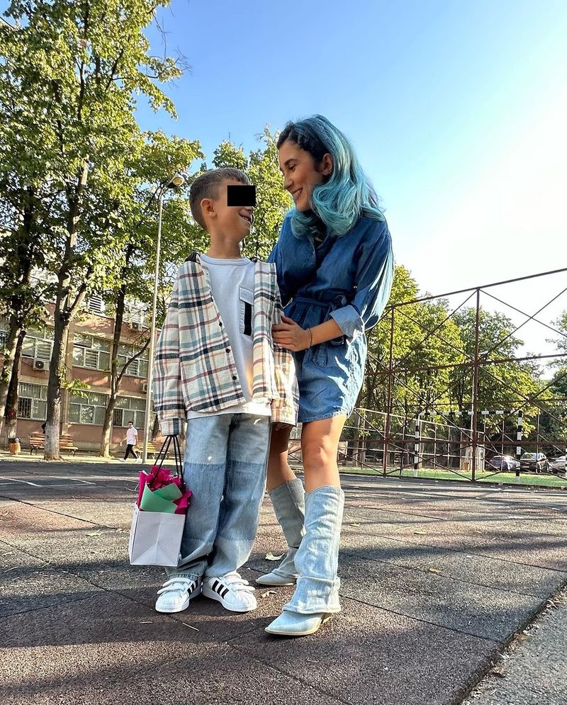 Adda și fiul ei, Alexandru