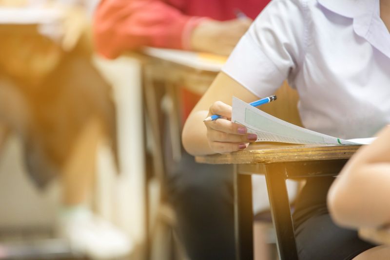 elevi la examen