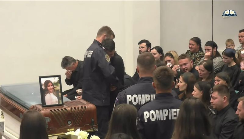 Priveghiul Biancăi, t&acirc;năra mămică de 19 ani