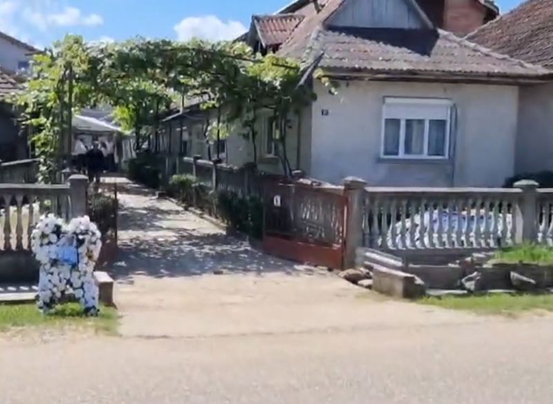 Bianca și Patrizia sunt conduse pe ultimul drum