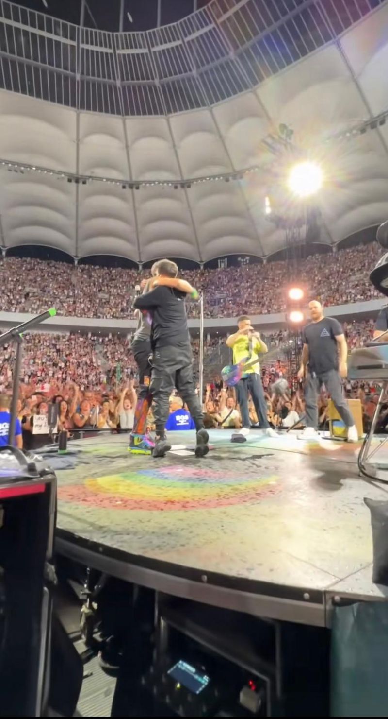Babasha, pe scenă alături de trupa Coldplay