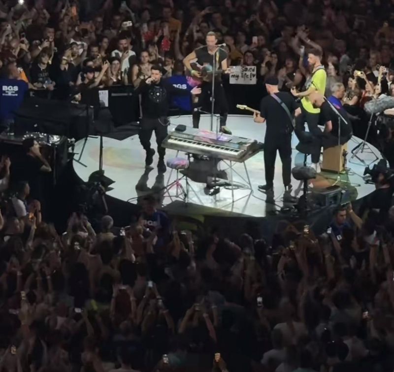 Babasha, pe scenă alături de trupa Coldplay Babasha, pe scenă alături de trupa Coldplay
