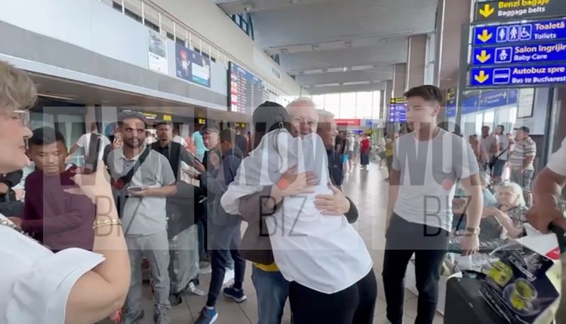 Ramona Gabor și Irinel Columbeanu imbratisati aeroport