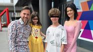 Dinu Maxer și Magdalena Chihaia, alături de Andreas și Maysa, copiii artistului 