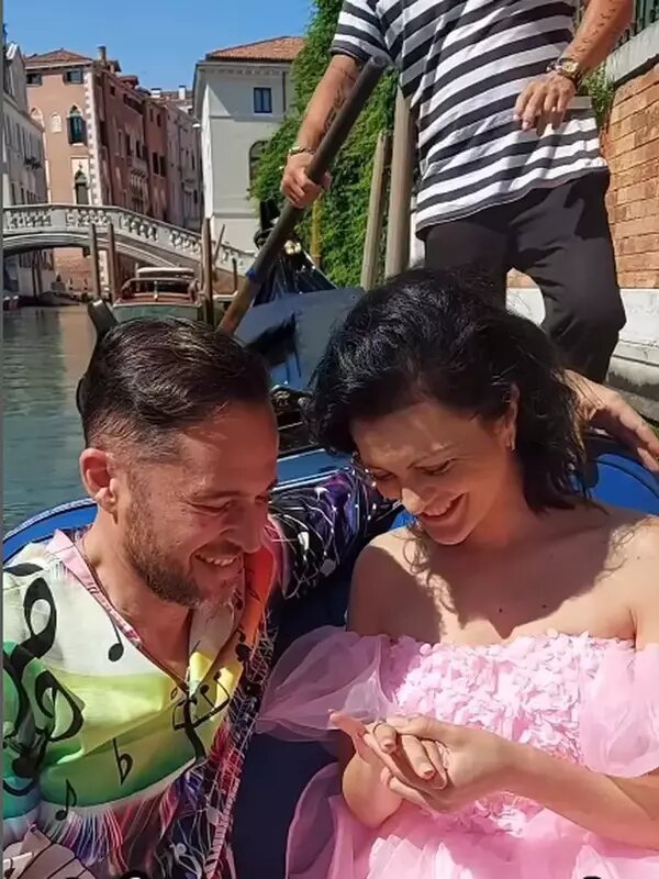 Momentul în care Dinu Maxer a cerut-o în căsătorie pe Magdalena Chihaia Momentul în care Dinu Maxer a cerut-o în căsătorie pe Magdalena Chihaia