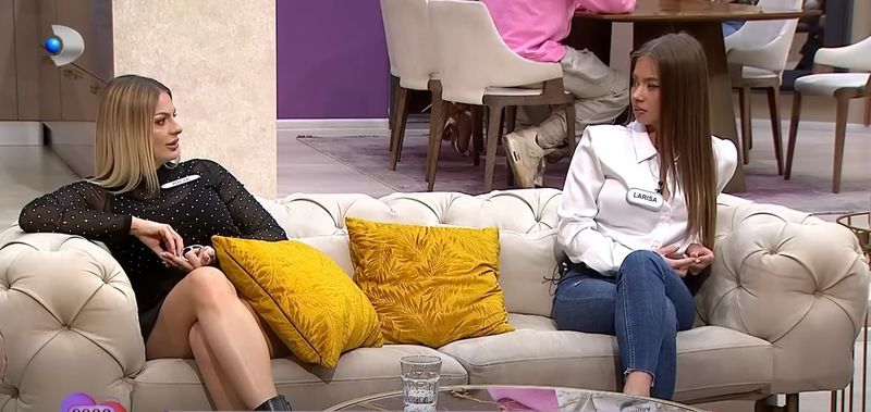 Julia și Larisa Julia și Larisa