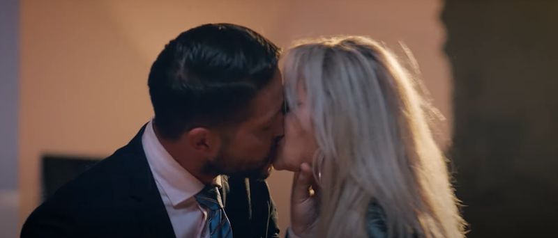Laura Cosoi și Jorge, sărut în filmul „Retreat Vama Veche”